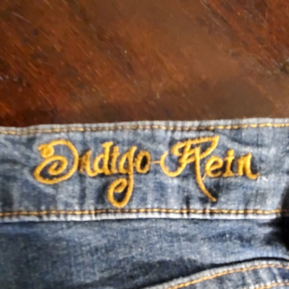 Shorts - Picture 3 of 4